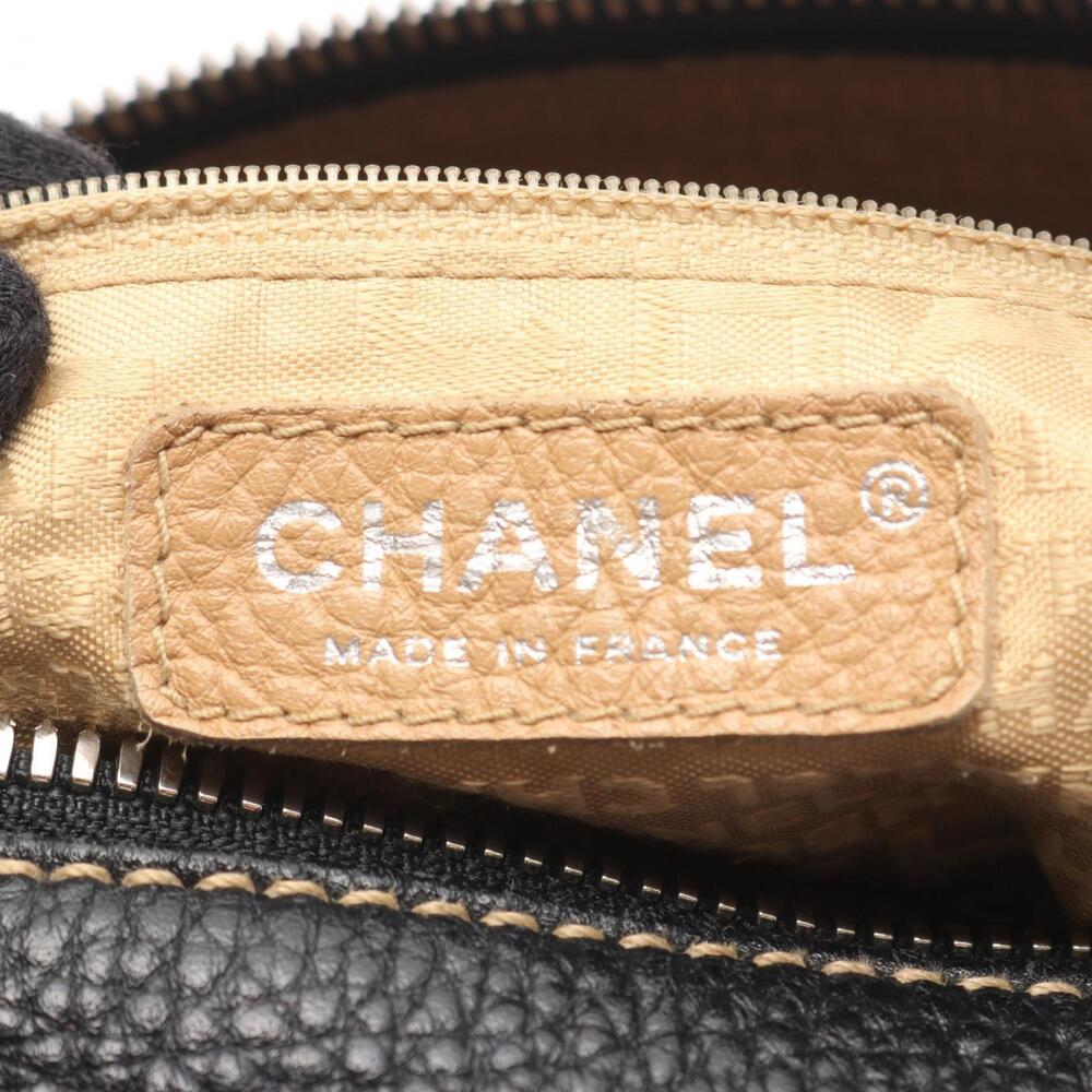 CHANEL Black Leather Shoulder Bag - Picture 4 of 12